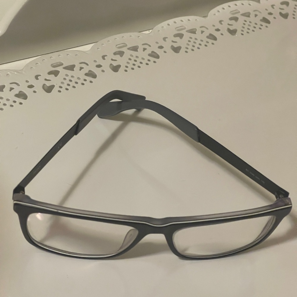 Boss orange eyeglass gray and silver flexible frames.no damage. Good conditions - Picture 10 of 13